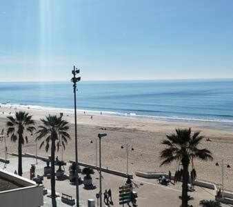 Encantador Apartamento Frente A La Playa Victoria Apartment Cadiz Luaran gambar
